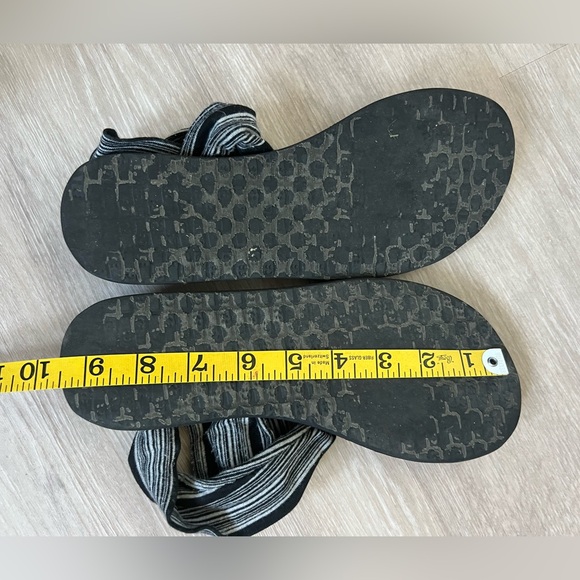 Sanuk Sling Yoga Black Sandal with Striped Wrap Straps - Picture 3 of 4